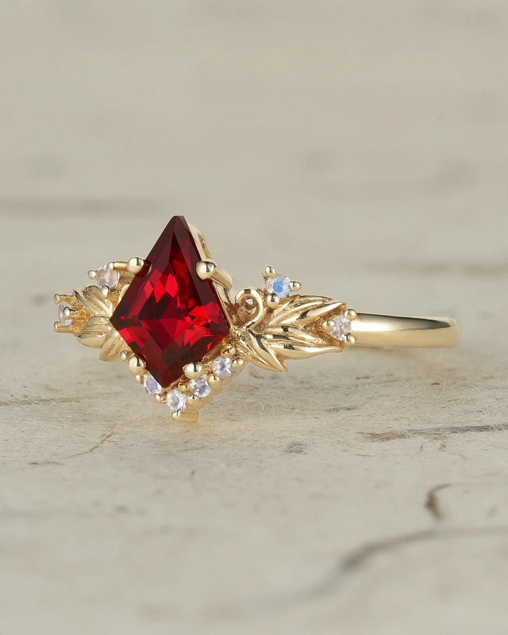 ARIANA RING